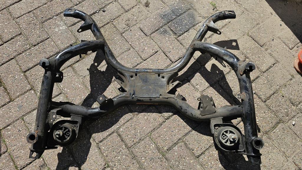 Subframe voorzijde staal  BMW 5 serie E39 31111092157 109215, Gebruikt, -, -, Ophalen of Verzenden