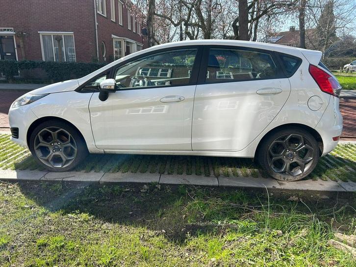 Ford Fiësta 1.0 48KW/65PK 5D 2013 Wit NAP, Auto's, Ford, Particulier, Fiësta, Benzine, A, Hatchback, Handgeschakeld, Origineel Nederlands