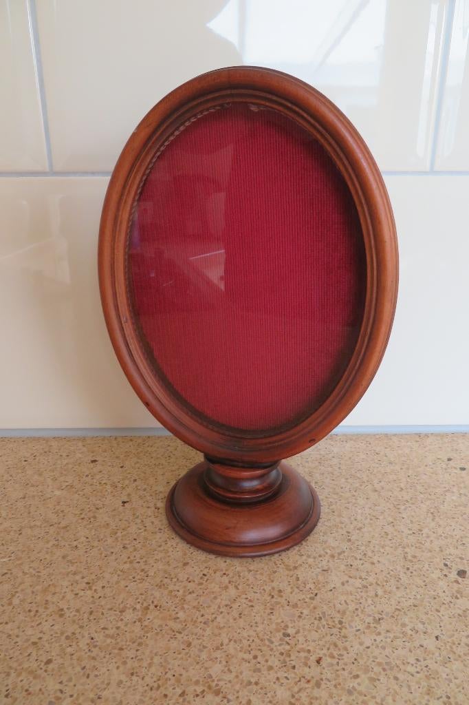 Bijzondere ovalen lijst hout + rood fluweel voor sieraad, Ophalen of Verzenden