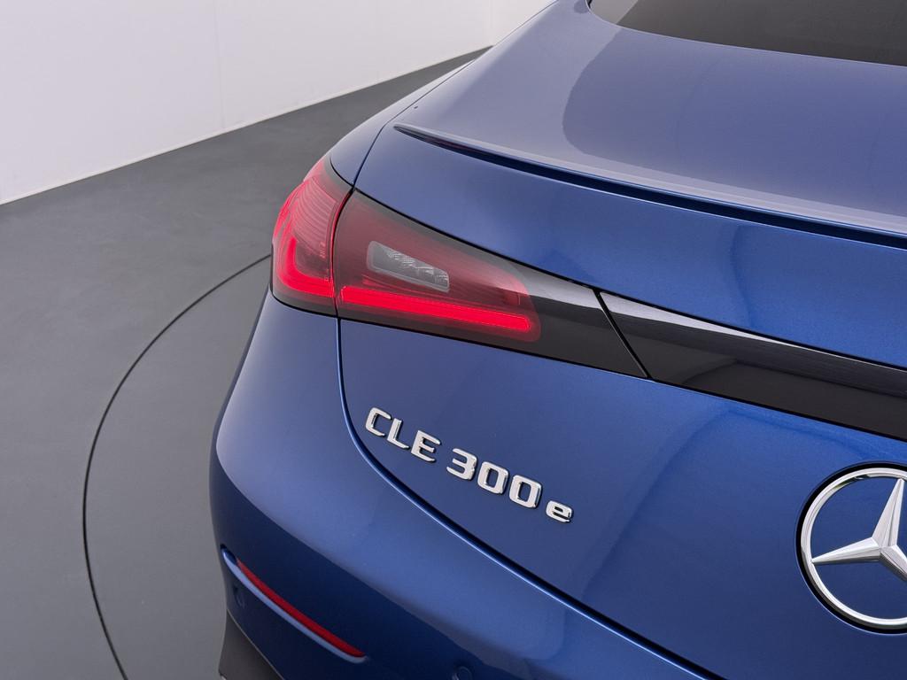 Mercedes-Benz CLE Coupé 300 e AMG Line | Pano Ventilatie Me, Auto's, Mercedes-Benz, Automaat, 12 maanden, Gebruikt, Zwart