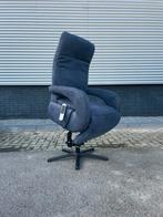 Z.g.a.n. blauwe elektrische sta op stoel / relax fauteuil, Huis en Inrichting, Fauteuils, Ophalen, Minder dan 75 cm, Zo goed als nieuw