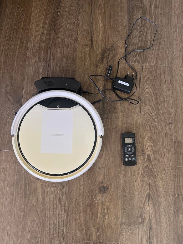 Medion Robotstofzuiger met Laadstation en Afstandsbediening, Ophalen of Verzenden, Zo goed als nieuw, Reservoir, Robotstofzuiger