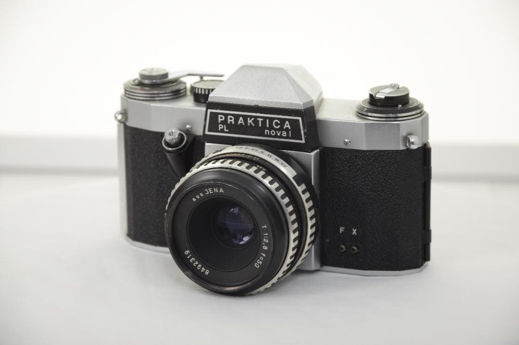 Praktica PL nova I + Carl Zeiss Jena Tessar 2.8/50mm, Audio, Tv en Foto, Fotocamera's Analoog, Ophalen of Verzenden, Gebruikt