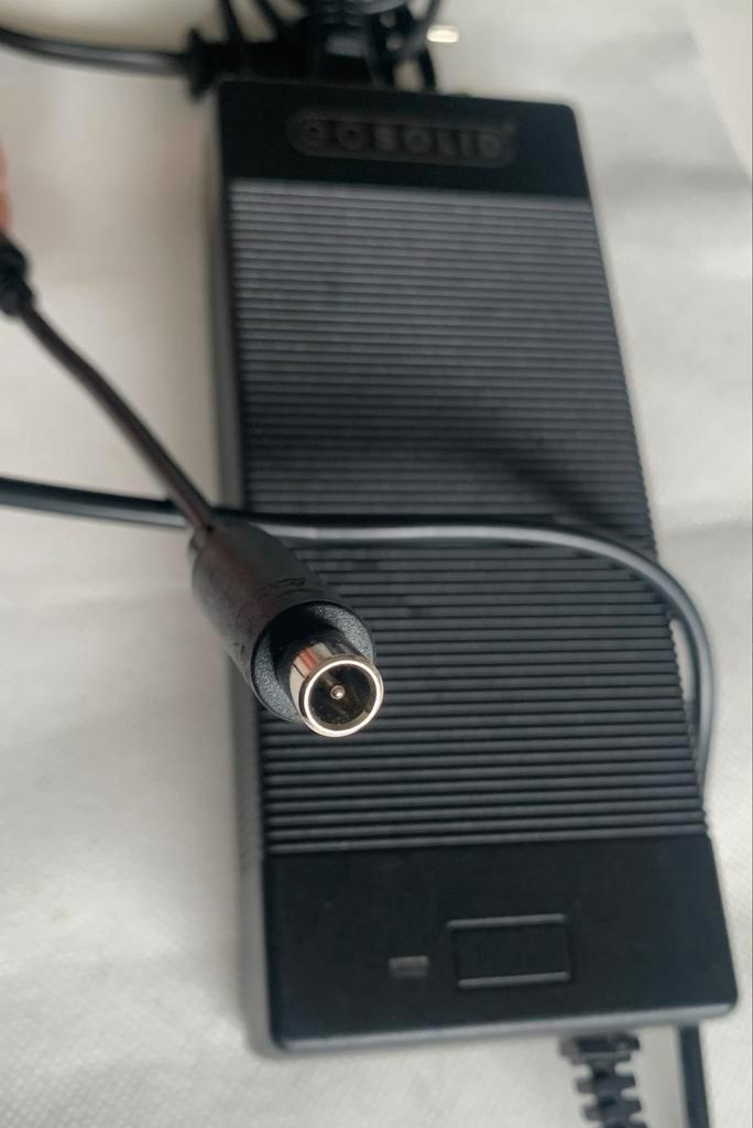 48V lithium acculader 54.6V 2A – DC plug e-bike / step, Fietsen en Brommers, Fietsaccessoires | Fietsaccu's, Zo goed als nieuw