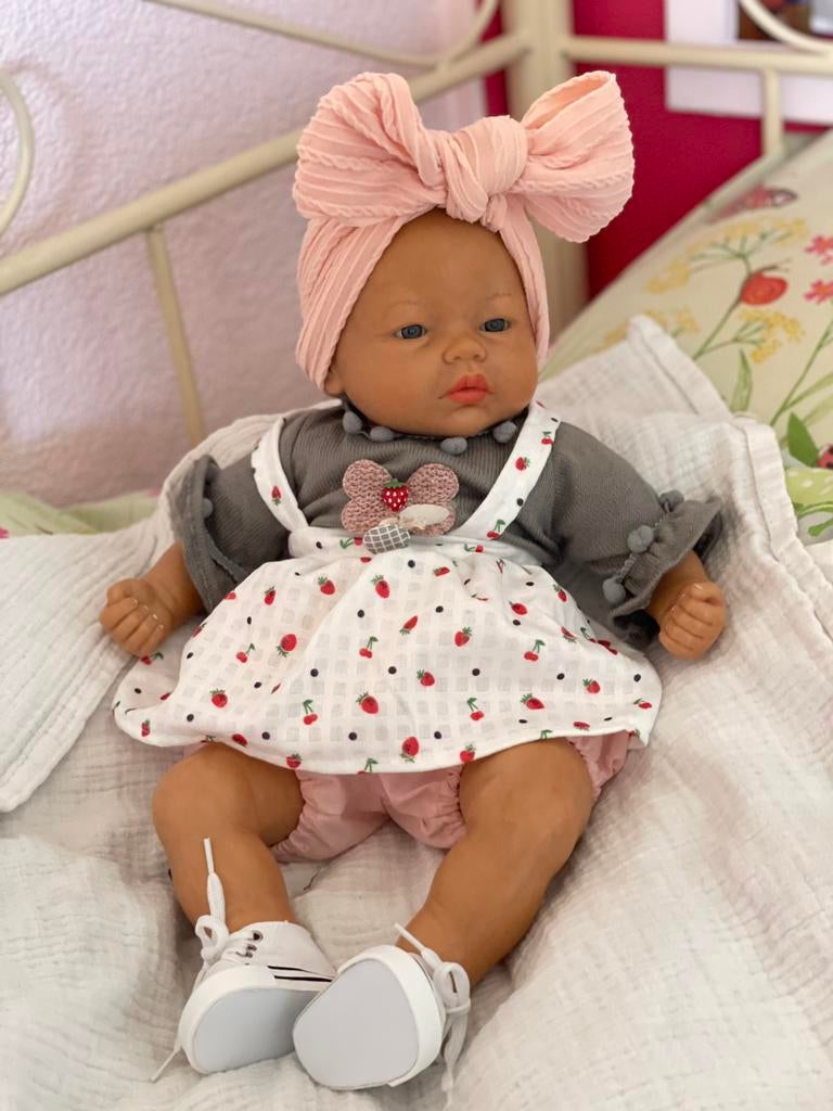 Antonio Juan baby pop met veel accessoires, Verzamelen, Poppen, Gebruikt, Babypop, Ophalen of Verzenden