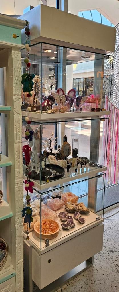 2 originele Guess vitrinekasten met verlichting en slot, Huis en Inrichting, Kasten | Vitrinekasten, Ophalen, Gebruikt, Met deur(en)