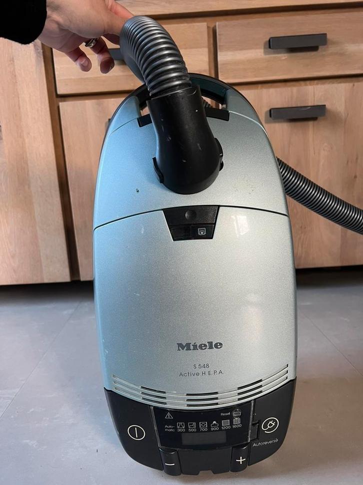 Goede Miele stofzuiger S548 1500 watt, Witgoed en Apparatuur, Stofzuigers, Gebruikt, Stofzuiger, 1200 tot 1600 watt, Stofzak, Ophalen of Verzenden