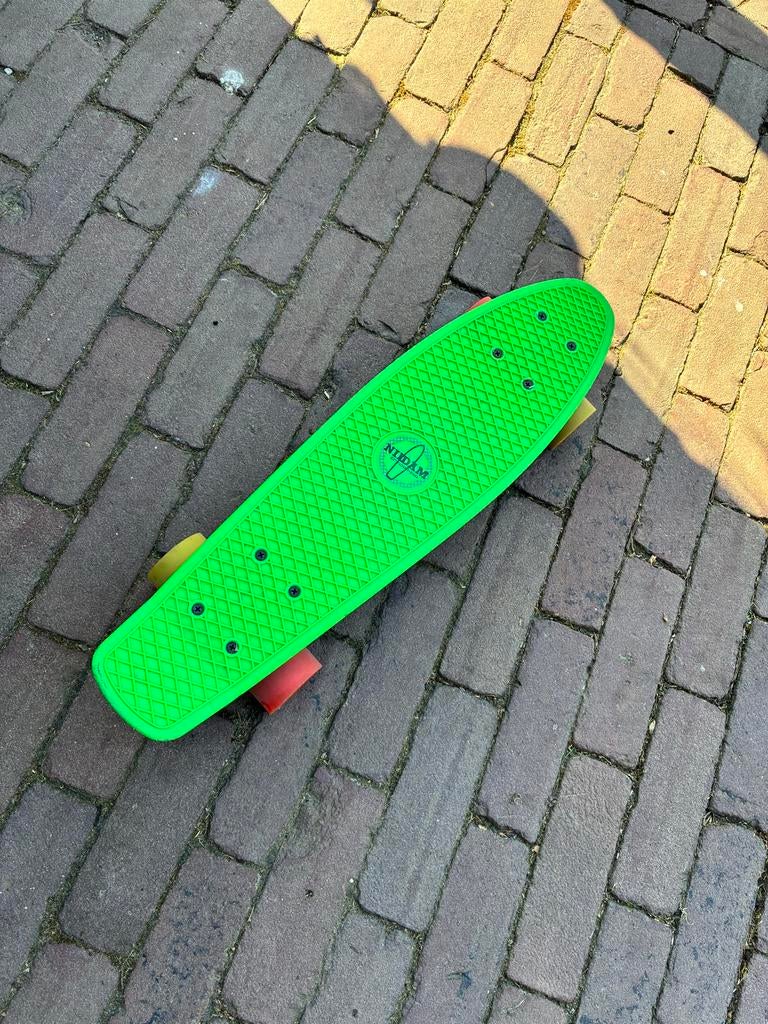 Twee skateboards: Groene Pennyboard & Longboard, Sport en Fitness, Ophalen of Verzenden, Gebruikt, Skateboard, Longboard