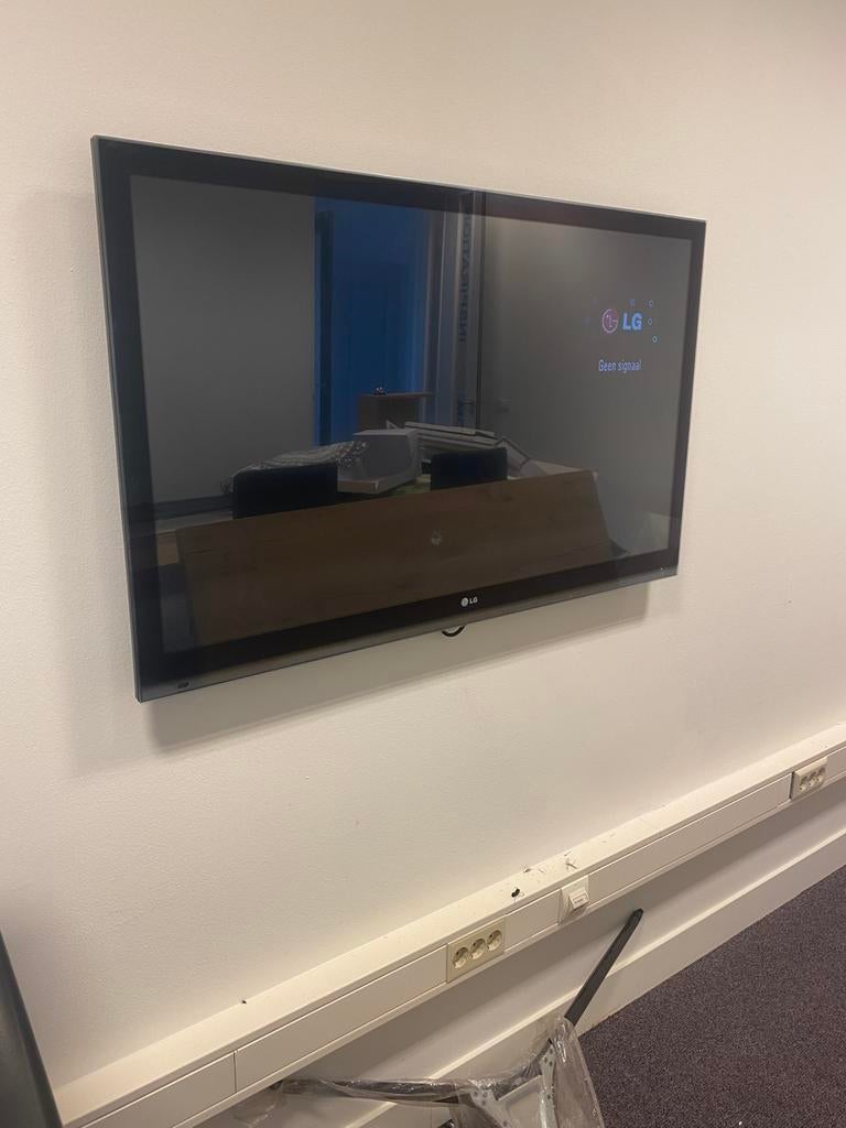 LG ambilight rv met ophang beugel en afstandsbediening, Ophalen of Verzenden, Zo goed als nieuw