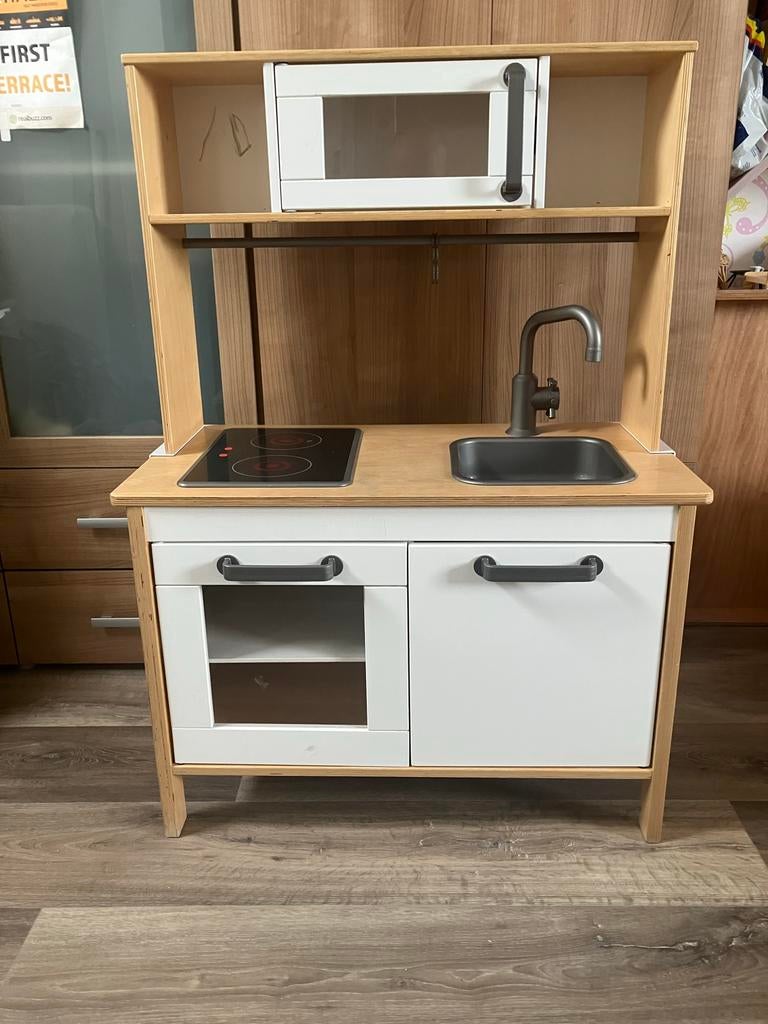 Houten speelkeuken met magnetron en kookplaat, Ophalen of Verzenden, Gebruikt, Hout, Speelkeuken