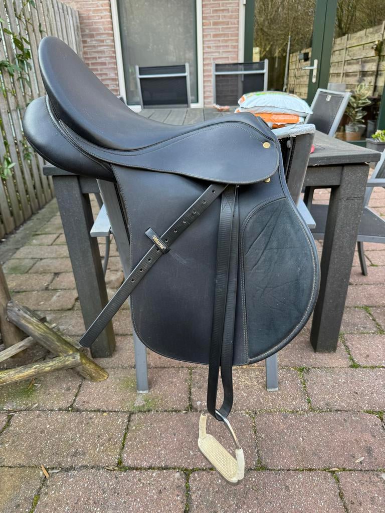 Wintec veelzijdigheidszadel 17,5 inch, Ophalen of Verzenden, Zo goed als nieuw