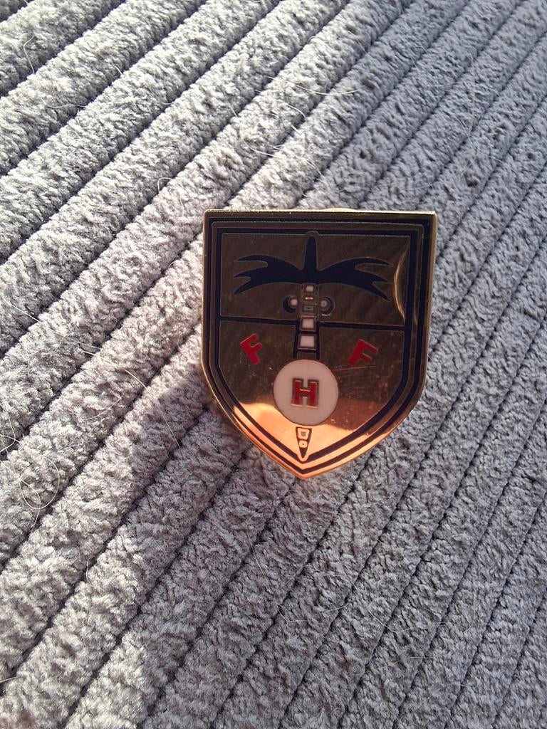 Speld voetbalbond FHF Haiti, Verzamelen, Speldjes, Pins en Buttons, Ophalen of Verzenden, Gebruikt, Sport, Speldje of Pin