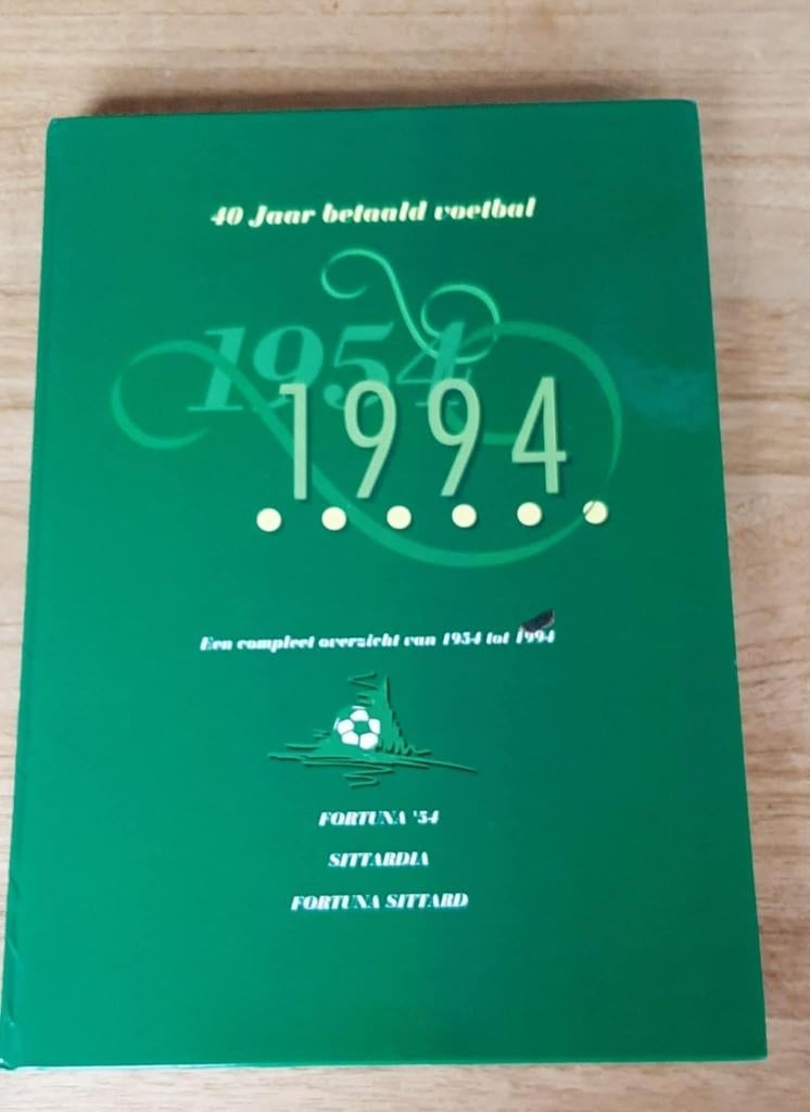 Boek geschiedenis Fortuna Sittard, Verzamelen, Ophalen of Verzenden, Zo goed als nieuw, Overige binnenlandse clubs, Boek of Tijdschrift