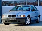 BMW 318i E36 | 1e eig | Handbak | Org NL | Veel vernieuwd!, Auto's, BMW, Achterwielaandrijving, Gebruikt, 4 cilinders, Blauw