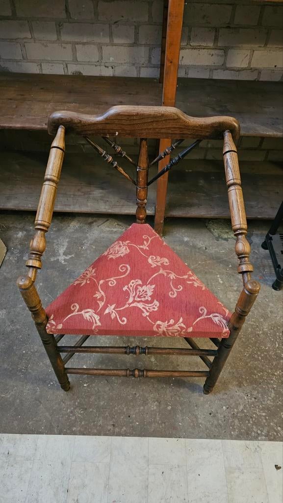Antieke Hoekstoel / Breistoeltje met Rood Patroon, Antiek en Kunst, Antiek | Meubels | Stoelen en Banken, Ophalen of Verzenden