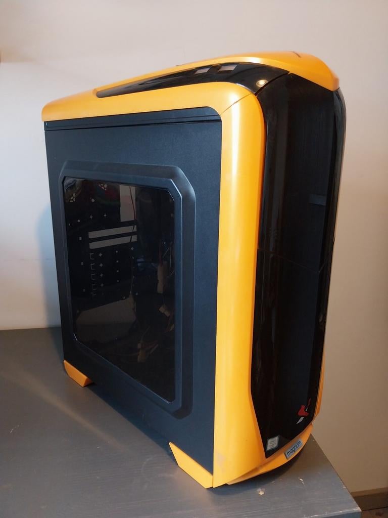 Spire X2 Isolatic pc behuizing, Computers en Software, Computerbehuizingen, Zo goed als nieuw, Ophalen