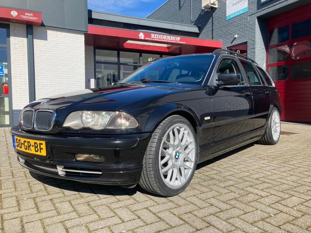 BMW 3-Serie 3.0 I 330 Touring AUT 2001 Zwart, Auto's, Automaat, Achterwielaandrijving, Zwart, Zwart