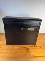 Zwarte brievenbus met sleutel - Wandmontage, Tuin en Terras, Brievenbussen, Ophalen of Verzenden, Gebruikt, Staal, Wandbrievenbus