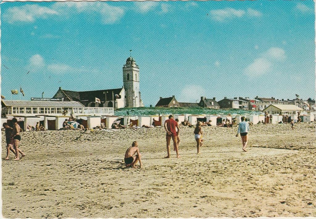 KATWIJK AAN ZEE Strand met Oude Kerk, Verzenden, 1960 tot 1980, Gelopen, Zuid-Holland