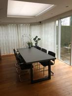 Betonnen eettafel met grijs stalen onderstel - 240x100 cm, Huis en Inrichting, Tafels | Eettafels, Ophalen, Gebruikt, 100 tot 150 cm