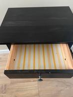 Gratis afhalen - Hemnes nachtkastje zwartbruin, Huis en Inrichting, Slaapkamer | Nachtkastjes, Ophalen, Gebruikt, Minder dan 45 cm