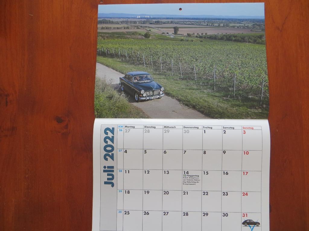 Volvo kalender 2022, met 12 foto’s op A4-formaat, Ophalen of Verzenden, Zo goed als nieuw, Volvo