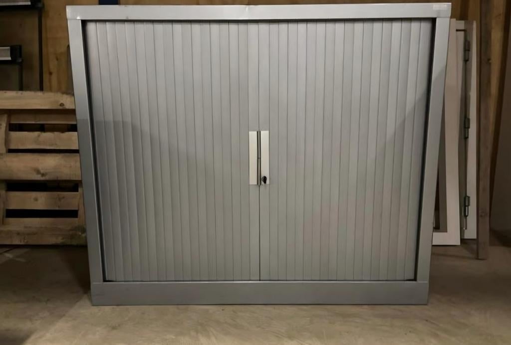 Metalen archiefkast met verstelbare planken, Ophalen, Gebruikt, 100 tot 150 cm, Meerdere deuren