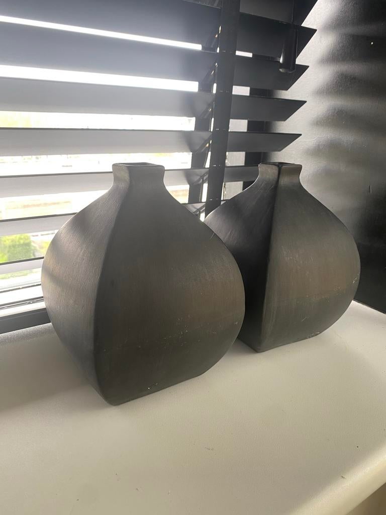 Twee antraciet vazen, Huis en Inrichting, Woonaccessoires | Vazen, Gebruikt, Overige kleuren, Aardewerk of Porselein, Ophalen of Verzenden