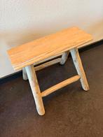 Houten krukje, Huis en Inrichting, Ophalen of Verzenden, Zo goed als nieuw, Hout