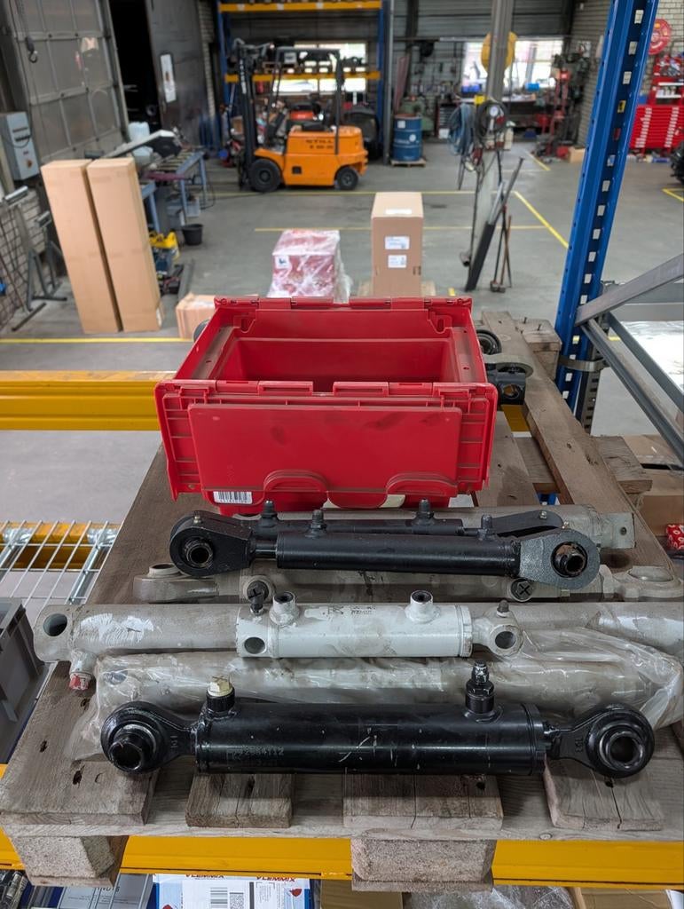 Hydraulische cilinders verschillende afmetingen (pallet), Ophalen, Nieuw, Kramp, Info@kramp.nl