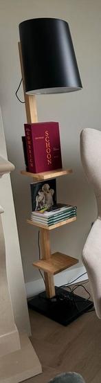 Vloerlamp met boekenplankjes, Ophalen, Zo goed als nieuw, Hout, 150 tot 200 cm
