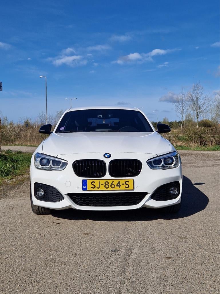 BMW 1-Serie 120i m-sport m-line aut. 2018, 1998 cc, Achterwielaandrijving, Zwart, 4 cilinders