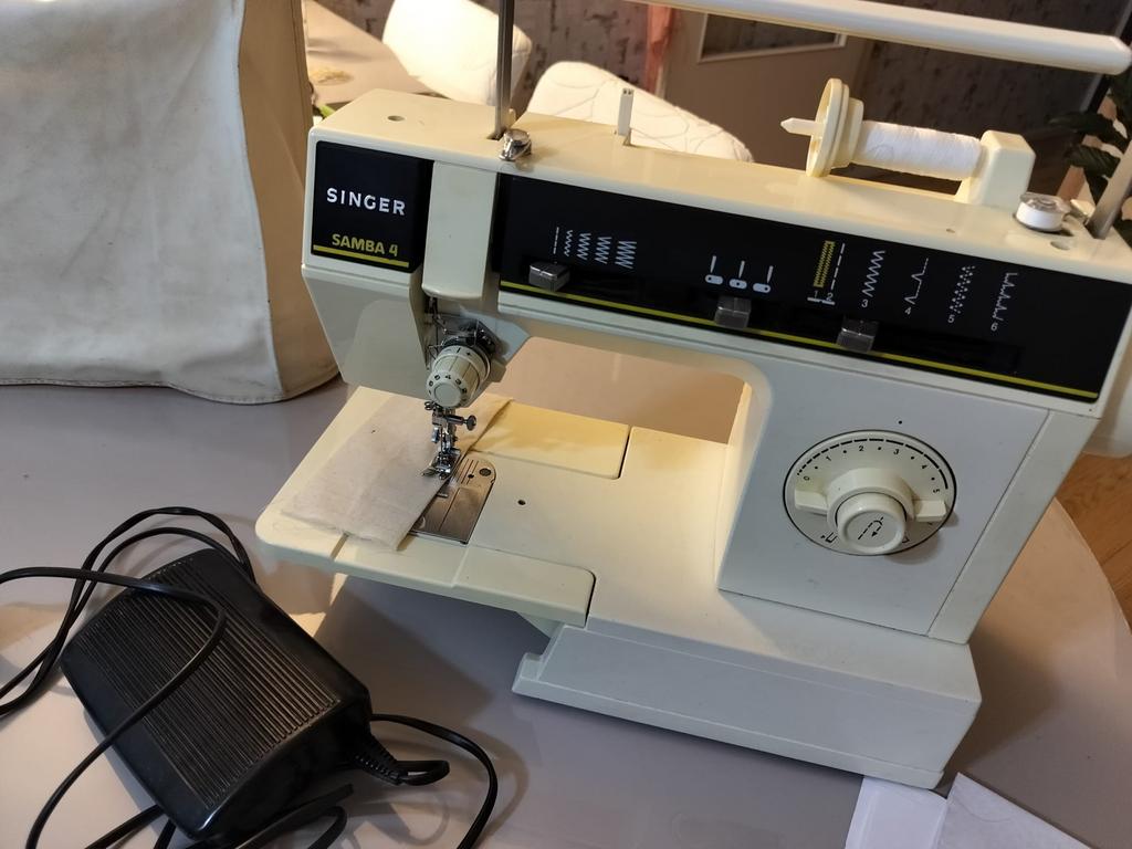 Singer Samba 4 Naaimachine - Zo goed als nieuw, Ophalen of Verzenden, Zo goed als nieuw, Naaimachine, Singer