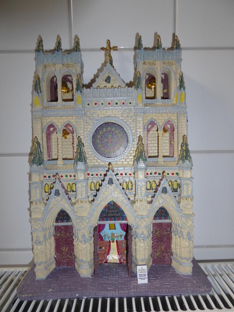 Lemax Item - Facade st Patricks Cathedral -  ik ruim op, Diversen, Kerst, Ophalen of Verzenden, Nieuw