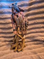 Indianen beeld met wolf hoofddeksel en tomahawk, Ophalen of Verzenden, Handgemaakt, 20 - 50 cm, Beeld