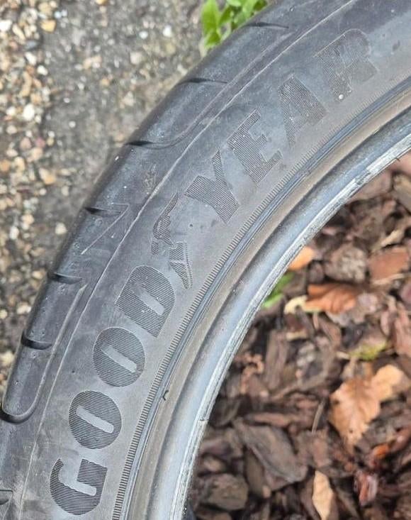 Gratis twee nette Goodyear autobanden 4mm profiel, Ophalen