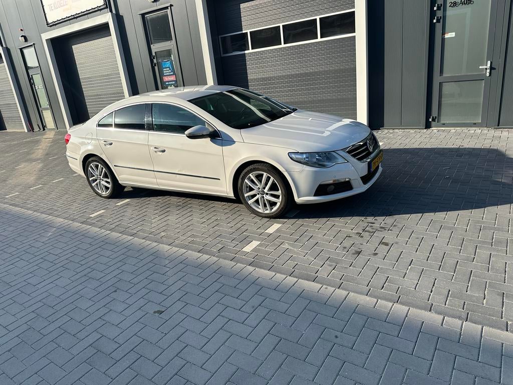 Volkswagen passat CC, Auto's, Volkswagen, Bedrijf, Benzine, Sedan, Automaat, Geïmporteerd, Wit, Beige, Ophalen