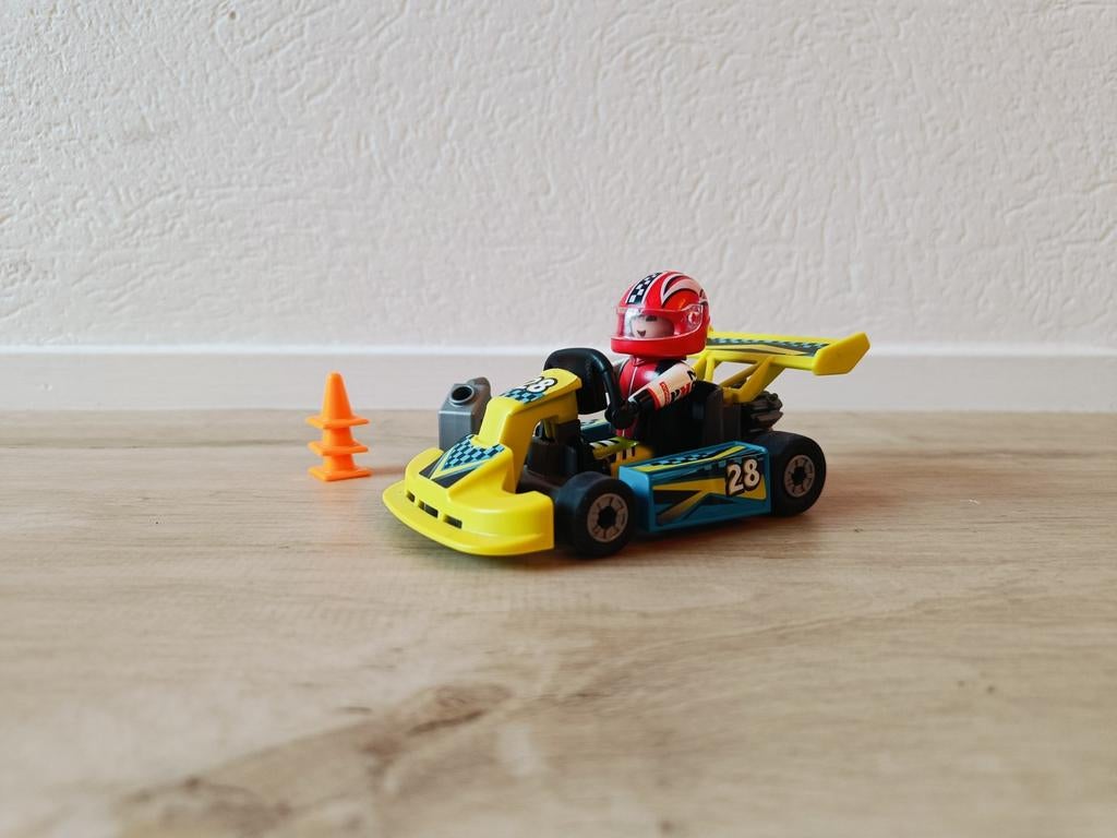 Playmobil Kart 9322 met coureur en accessoires, Ophalen of Verzenden, Zo goed als nieuw, Complete set