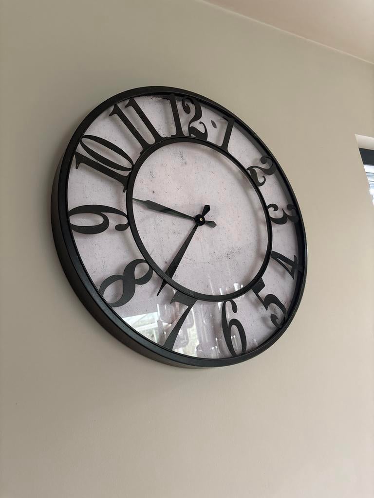 Mooie klok 60cm doorsnede, Ophalen of Verzenden, Zo goed als nieuw, Analoog, Wandklok