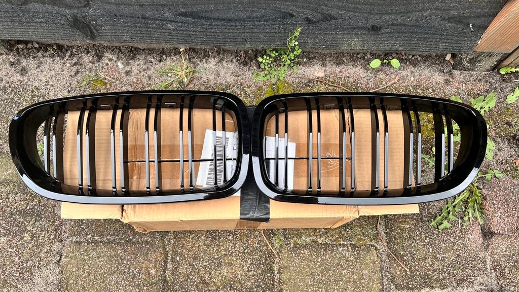 Set grill (nieren) BMW F10/F11 - Zwart, Achterklep, Nieuw, BMW, Verzenden