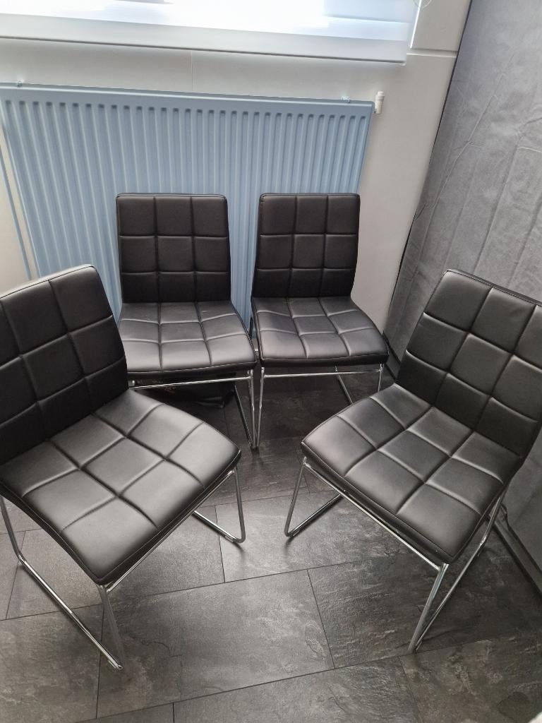 4 eetkamer stoelen Jysk model Hammel zwart, Ophalen of Verzenden, Zo goed als nieuw, Zwart, Vier