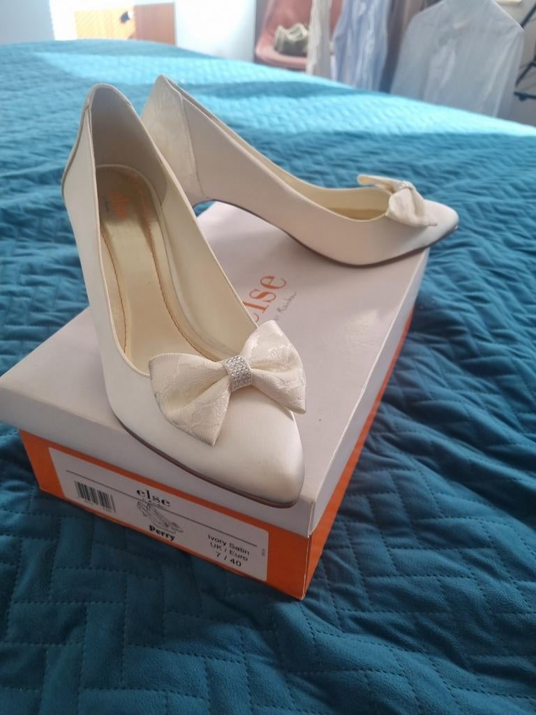 Else by Rainbow Perry Ivory Satin Pumps Maat 40, Pumps, Wit, Ophalen of Verzenden, Zo goed als nieuw