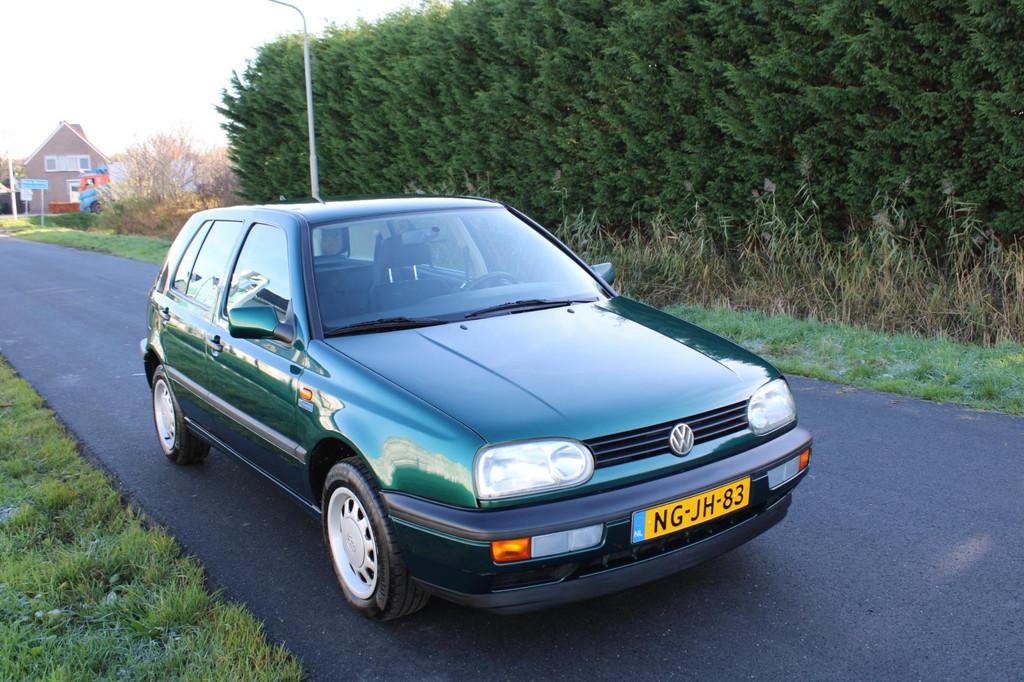 Volkswagen Golf 1.6 Milestone 1e Eigenaar Originele km stand, Auto's, Voorwielaandrijving, 4 cilinders, Origineel Nederlands, Handgeschakeld