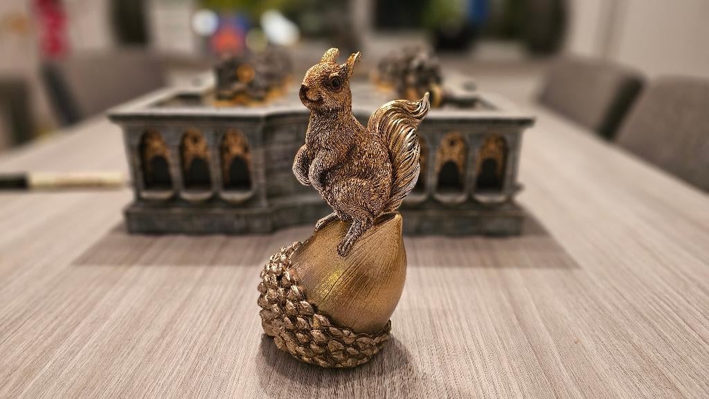 Leuk Beeld Eekhoorn Op Eikel! Brons/Goud! NIEUW!, Ophalen of Verzenden, Nieuw, Overige typen