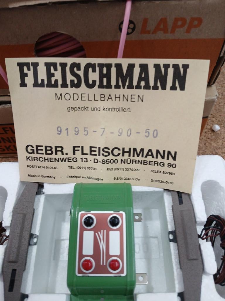 Fleischmann Schakel met Wissel erin - Nieuw in doos, Overige typen, Nieuw, Ophalen of Verzenden, Fleischmann
