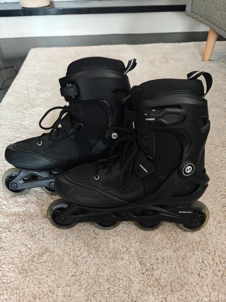 Fitness skates FIT100 zwart zilver maat 44 (Decathlon), Sport en Fitness, Skeelers, Zo goed als nieuw, Inline skates 4 wielen