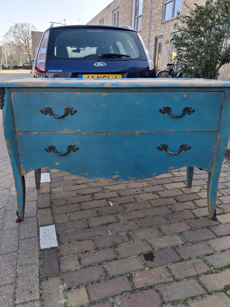 Charmant kastje - turquoise met lichte kras, Ophalen