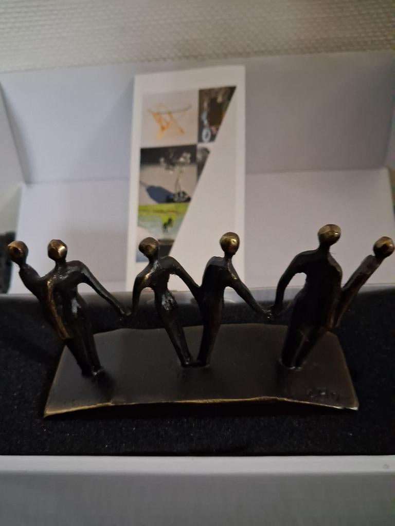 Bronzen beeldje 'Vrienden voor het leven' gesigneerd, Antiek en Kunst, Ophalen