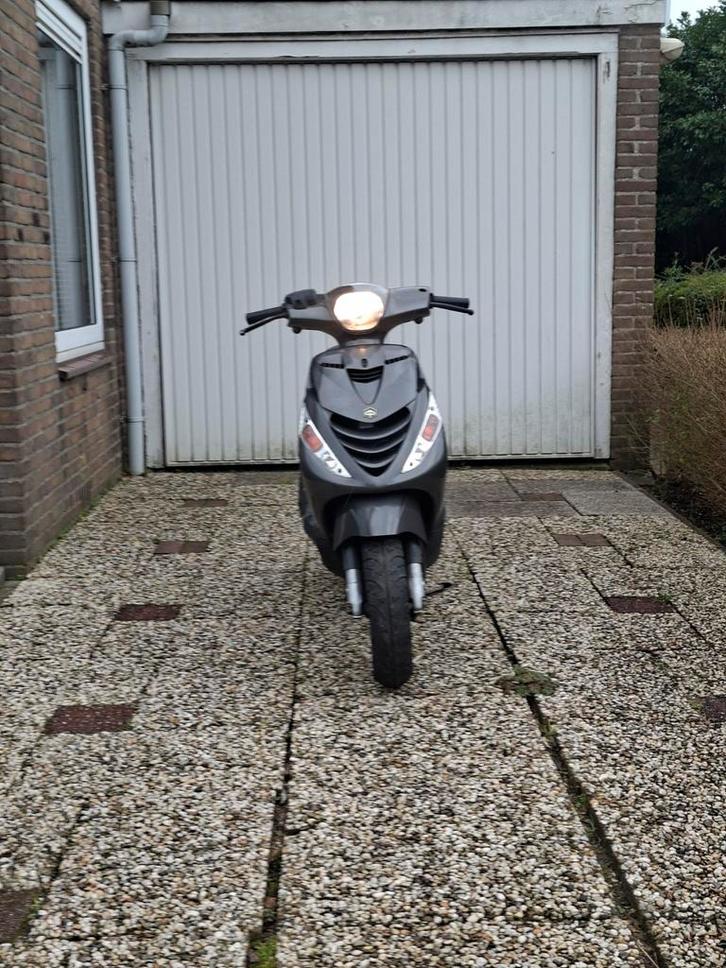 Piaggio zip 4t 2014, Fietsen en Brommers, Scooters | Piaggio, Zo goed als nieuw, Zip, Benzine, Ophalen