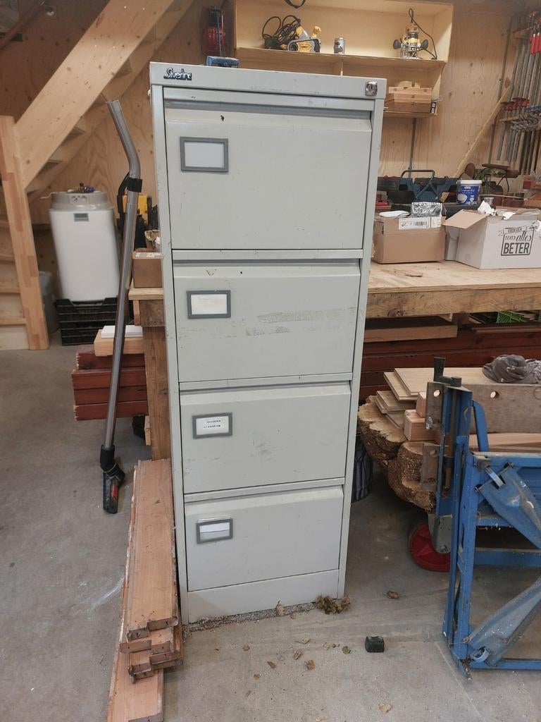 Stalen kast., Ophalen